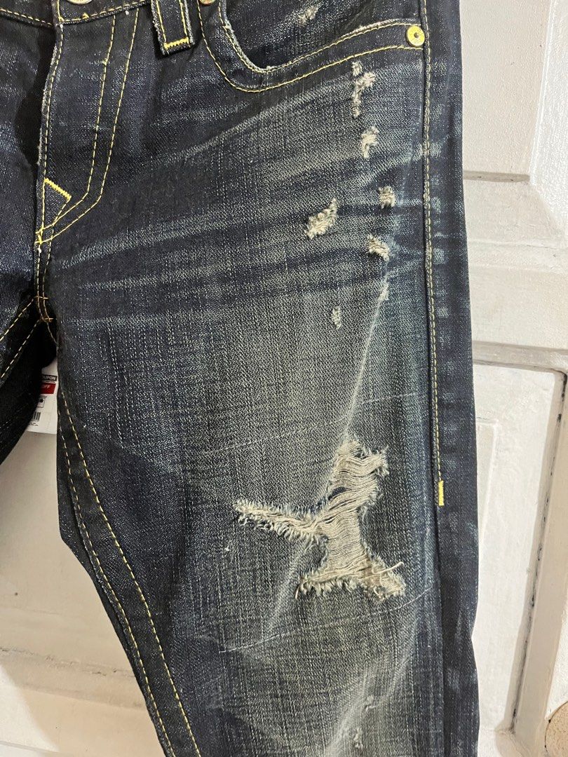 original True Religion Pants (Category: Jeans) located in Manila. Submitted by wellovedgoods (Listing ID 1350297656, Image 2). Description: in very good condition no damage like new condition size 27 waist #luvearth.