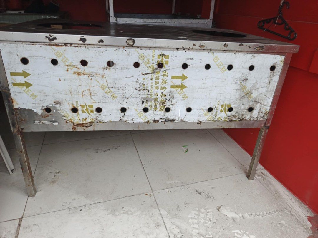 Pares Table (Category: Looking For) located in Manila. Submitted by clonebagsph (Listing ID 1350342294, Image 1). Description: Pares table stainless .