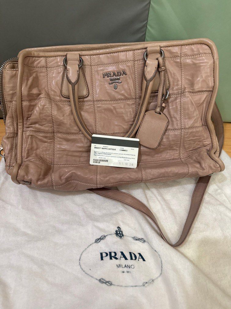 Prada Bag (Category: Luxury Bags & Wallets) located in Taguig. Submitted by TinBG (Listing ID 1350247378, Image 1). Description: .