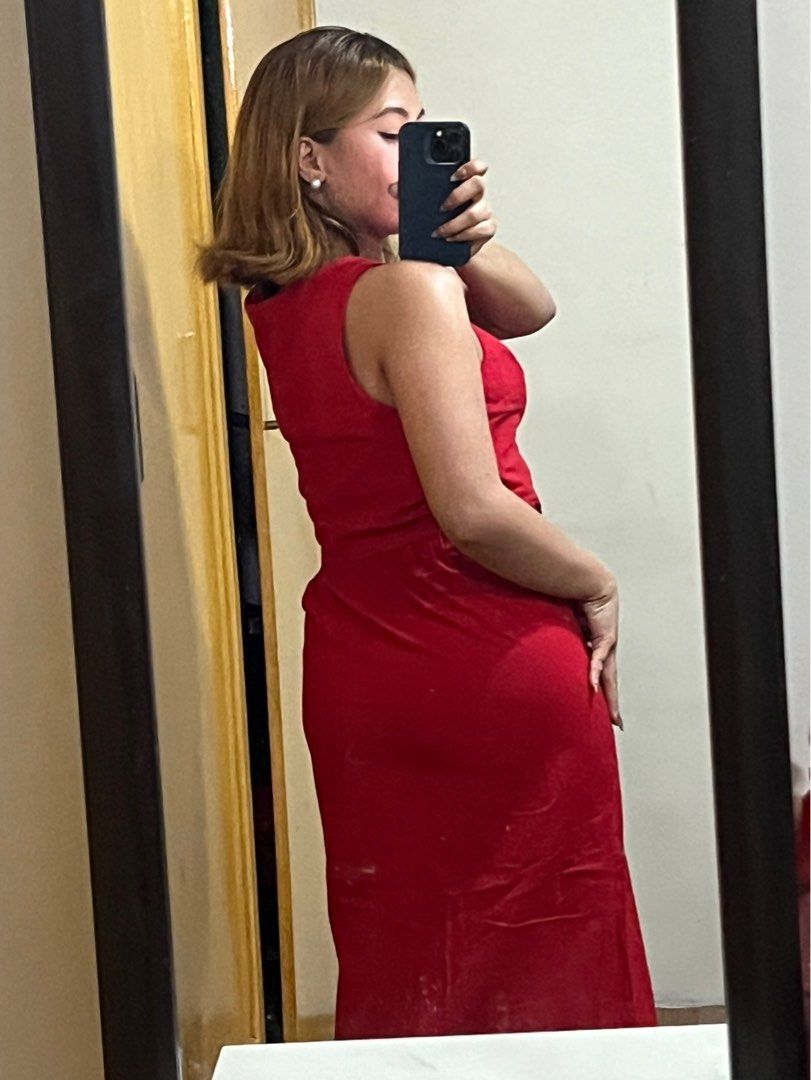 Red Vest and Long Skirt Set / Coordinates (Category: Sets or Coordinates) located in Manila. Submitted by louisexoxo_ (Listing ID 1350290969, Image 2). Description: -Freesize - Can fit to xs - small frame - USED ONCE for Christmas party.