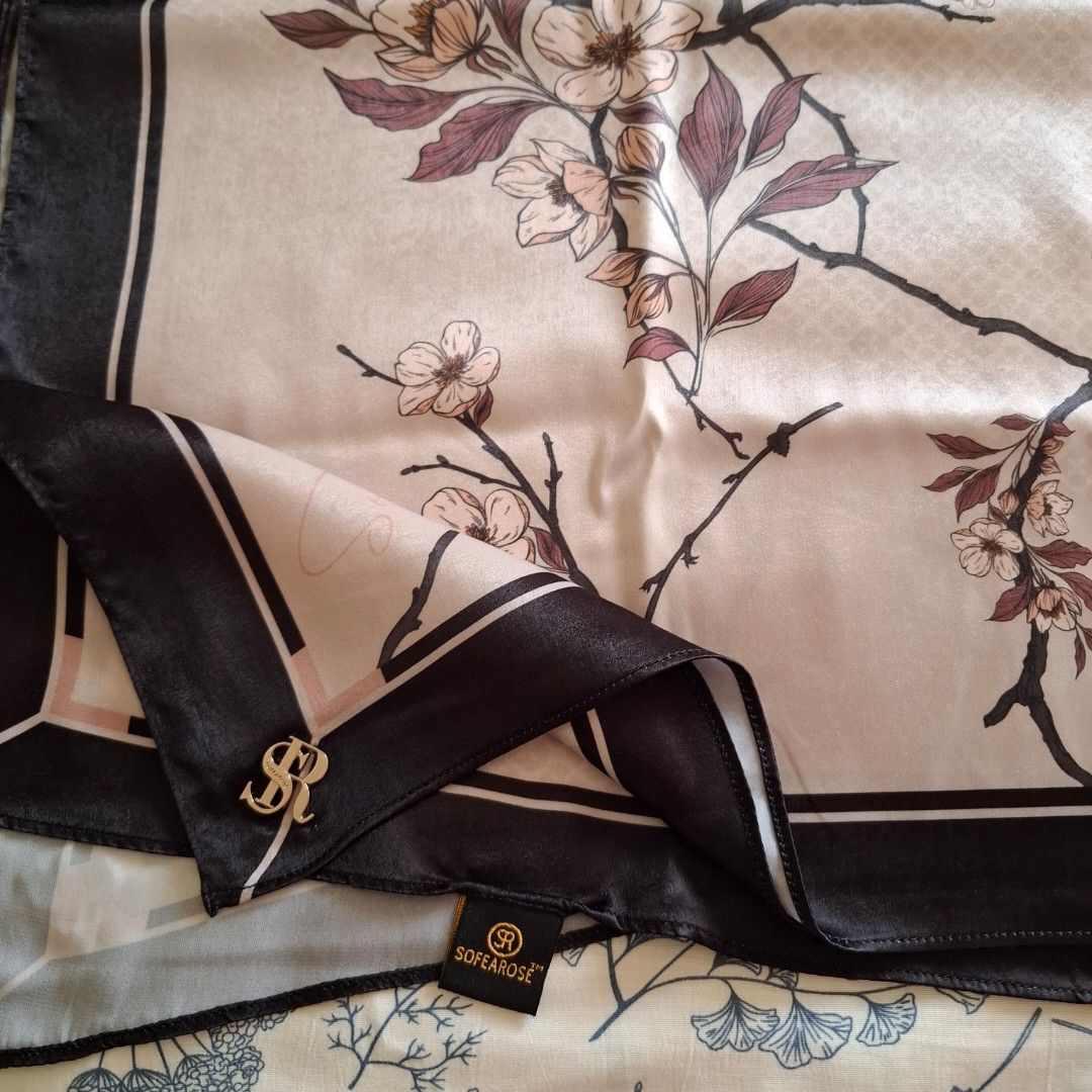 Sofearose satin square (Category: Hijabs) located in Putrajaya. Submitted by dibsdibs (Listing ID 1350228467, Image 2). Description: Sofearose satin square. Condition 9/10. Minimal pin marks. Price RM25..