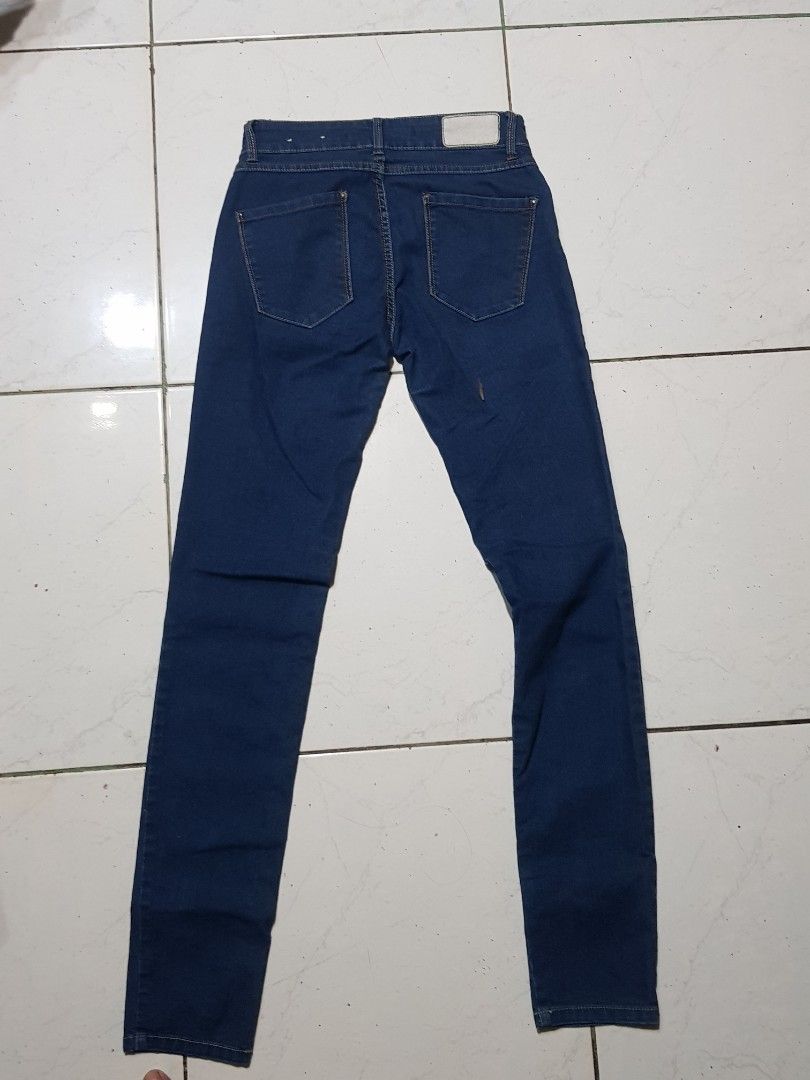 Stradivarius Jeans (Category: Jeans) located in Manila. Submitted by declutterwithalex (Listing ID 1350305749, Image 2). Description: .