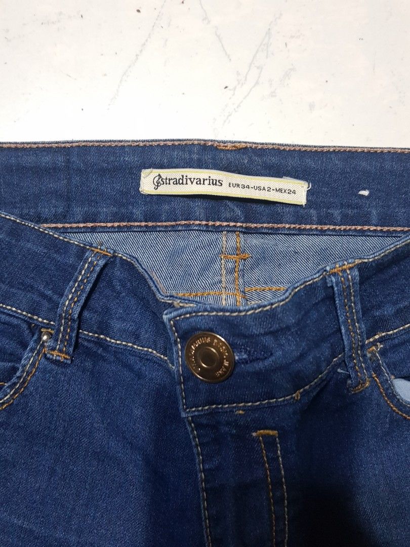 Stradivarius Jeans (Category: Jeans) located in Manila. Submitted by declutterwithalex (Listing ID 1350305749, Image 3). Description: .