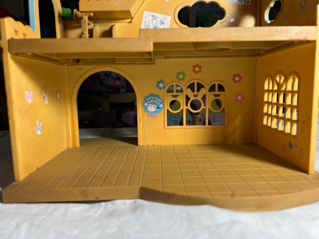 Sylvanian Families Rainbow Nursery School (Category: Kids Toys) located in San Fernando. Submitted by mgpy08 (Listing ID 1350374920, Image 2). Description: As is po Maganda pa. Kung kukunin pati ang nursery bus 1,000 bundle price.