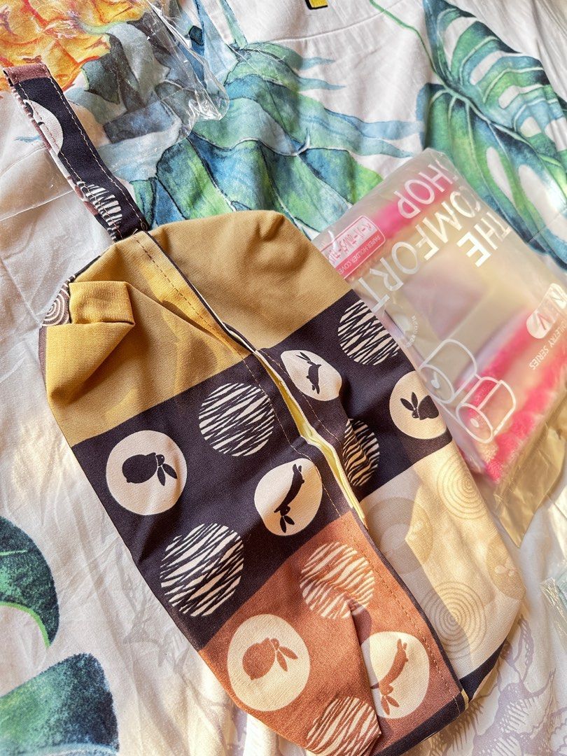 Tissue holder- cloth 2 pcs bundle (Category: Announcements) located in Tagum. Submitted by itscookiemonster (Listing ID 1350295341, Image 1). Description: Bundle 180 New tissue holder Japan item New (unused) Table napkin holder and toilet paper holder.