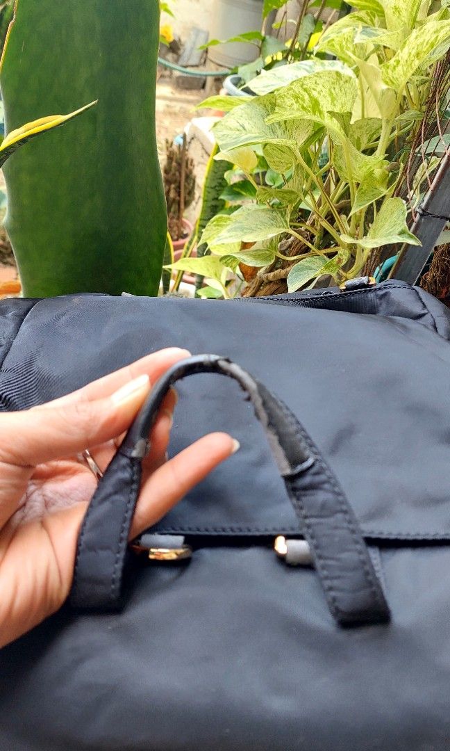 Tory burch (Category: Luxury Bags & Wallets) located in Santa Maria. Submitted by mikavillaflor4 (Listing ID 1350342846, Image 2). Description: issue posted project bag authentic.