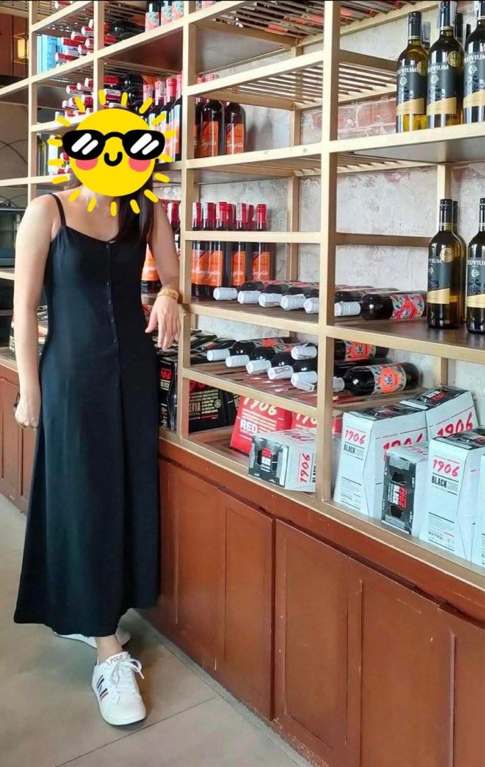 Uniqlo Dress Black (Category: Dresses) located in Manila. Submitted by mickey_pages (Listing ID 1350279765, Image 2). Description: Uniqlo black dress Ines de la fressange Size: Small RFS: Decluttering .