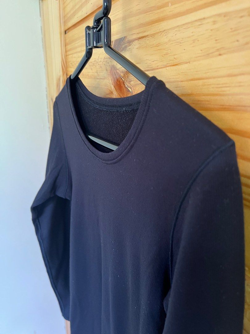 Uniqlo HEATTECH Ultra Warm (top) (Category: Longsleeves) located in Talibon. Submitted by ky.declutters (Listing ID 1350291723, Image 2). Description: ✨ bought in Japan.