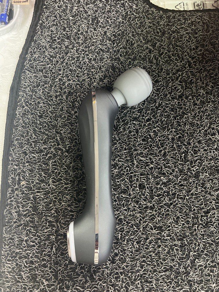 Visage Hot and Cold Massager (Category: Massage Devices) located in Pasay City. Submitted by meostore (Listing ID 1350288995, Image 1). Description: Hot and Cold Feature All working.