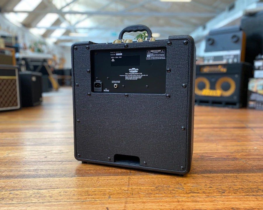 Vox ac4c1-12 (Category: Soundbars, Speakers & Amplifiers) located in Angono. Submitted by marco1952 (Listing ID 1350380900, Image 2). Description: Vox ac4c1-12 .