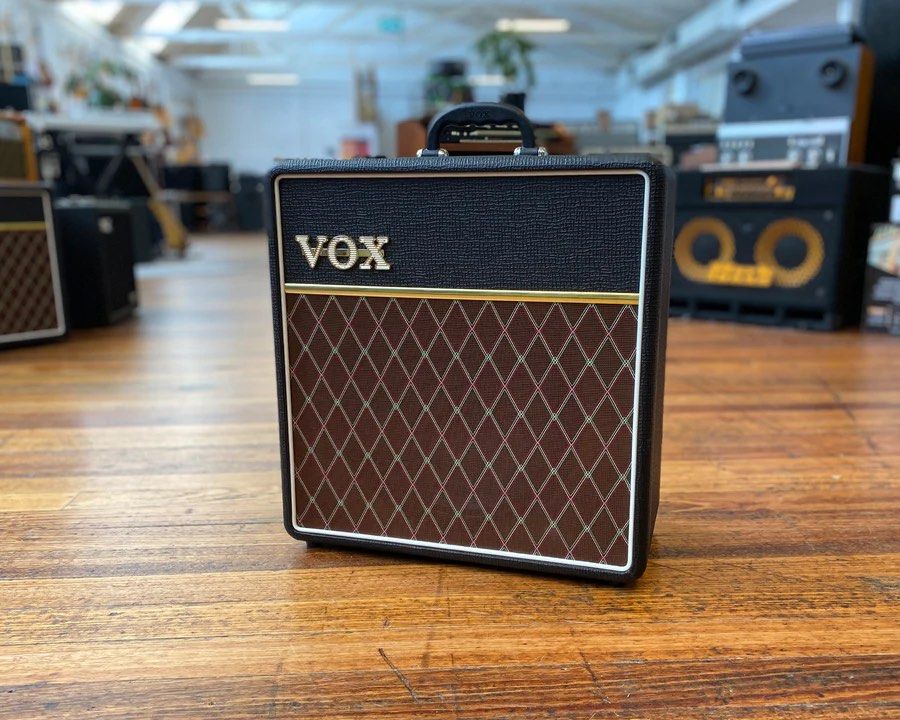 Vox ac4c1-12 (Category: Soundbars, Speakers & Amplifiers) located in Angono. Submitted by marco1952 (Listing ID 1350380900, Image 1). Description: Vox ac4c1-12 .