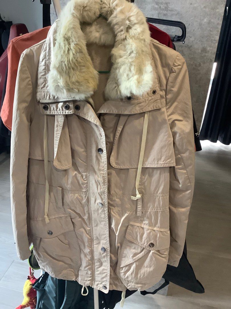 Winter jacket (Category: Coats, Jackets and Outerwear) located in Singapore. Submitted by Tr8sureB0x (Listing ID 1350299699, Image 1). Description: Water resistant lady winter jacket. Hood and inner vest are lined with genuine rabbit fur. Inner jacket is detachable. Outer jacket is down. Lightly used . Self collect in Serangoon gardens . Can arrange courier at buyer”s cost.
