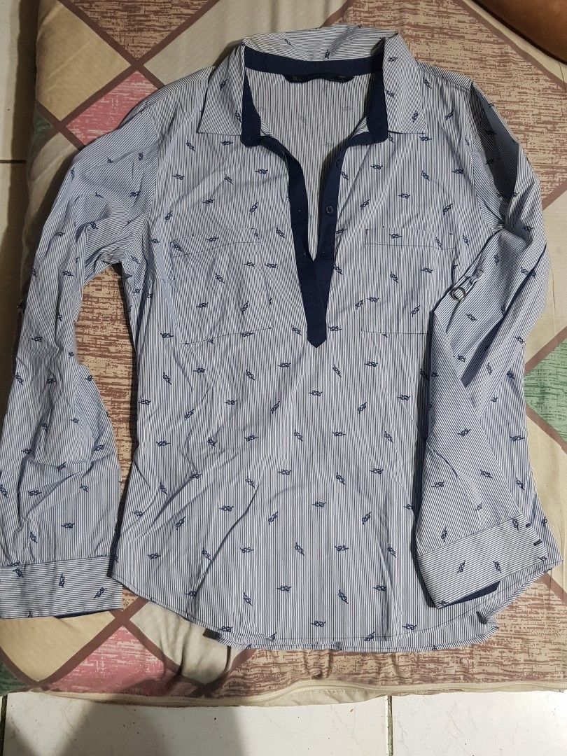 Zara button down shirt (Category: Longsleeves) located in Manila. Submitted by declutterwithalex (Listing ID 1350303433, Image 1). Description: - Minimal Stains on the Collar - Size Euro L/USA L/Mex 30.