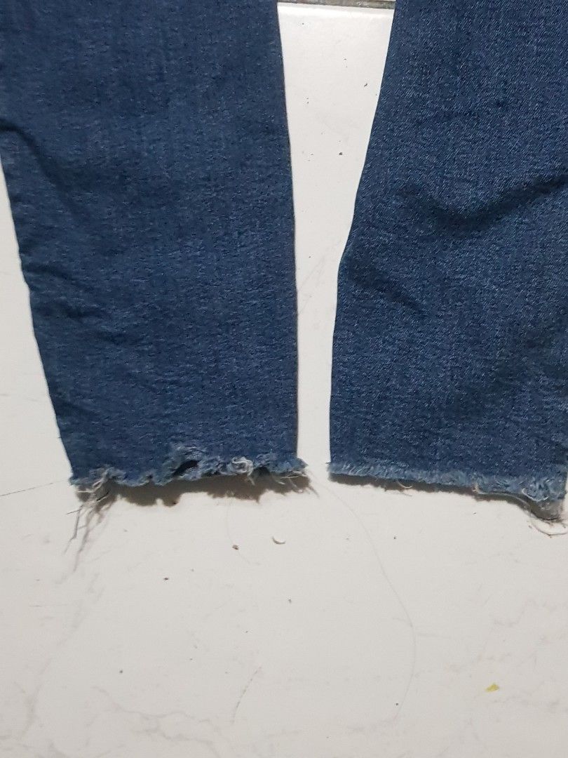 Zara Jeans (Category: Jeans) located in Manila. Submitted by declutterwithalex (Listing ID 1350303991, Image 3). Description: .
