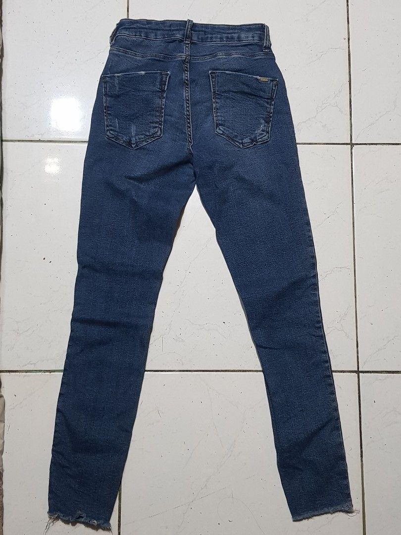 Zara Jeans (Category: Jeans) located in Manila. Submitted by declutterwithalex (Listing ID 1350303991, Image 2). Description: .