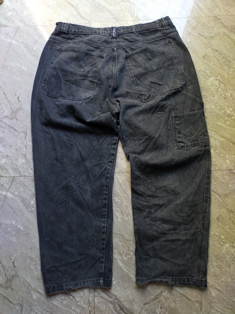 90s kno betta baggy carpenter pants (Category: Jeans) located in Santa Catalina. Submitted by bayawear (Listing ID 1350389271, Image 2). Description: Ptpa WTS 90s Kno Betta Blue USA Jeans Carpenter Baggy pants 🔥 📌Size 34 📌 Length 40 📌Thigh 14.5 📌Opening 9.5 1500 php or best offer 🤝.