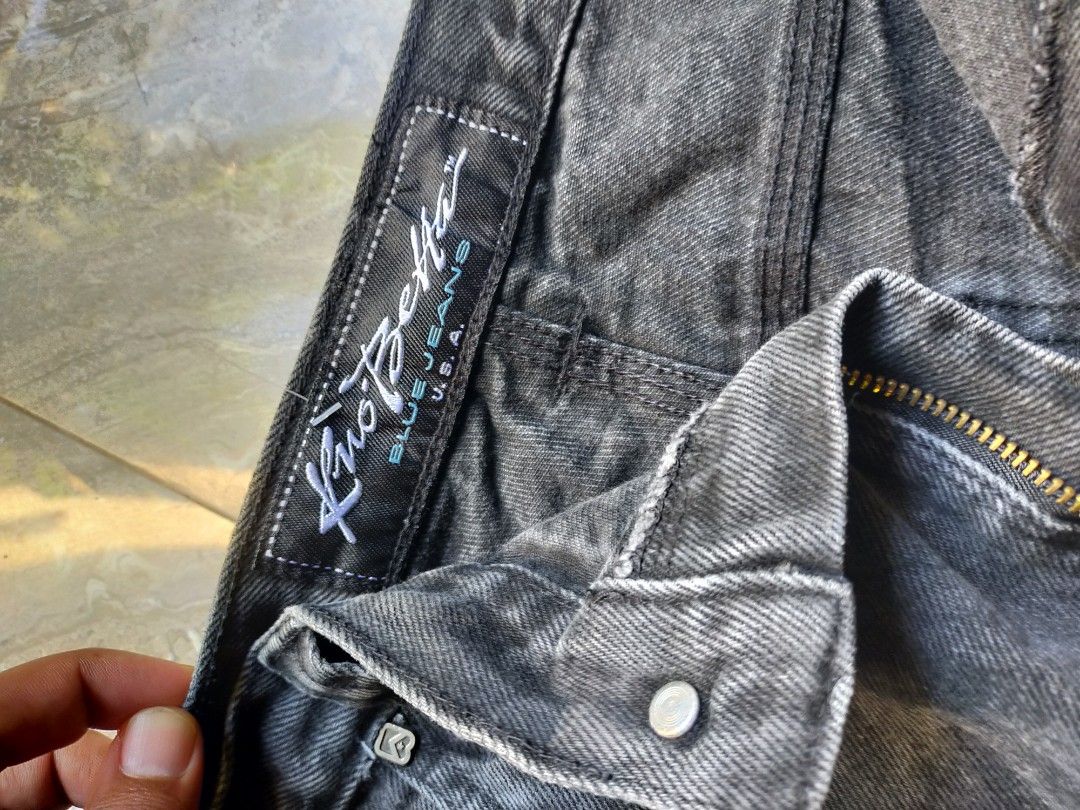 90s kno betta baggy carpenter pants (Category: Jeans) located in Santa Catalina. Submitted by bayawear (Listing ID 1350389271, Image 3). Description: Ptpa WTS 90s Kno Betta Blue USA Jeans Carpenter Baggy pants 🔥 📌Size 34 📌 Length 40 📌Thigh 14.5 📌Opening 9.5 1500 php or best offer 🤝.