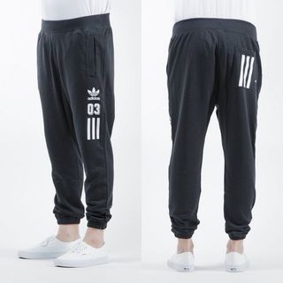 (Kategori: ) berada di . Dikirim oleh irvandi_isneakerswear (ID iklan 1350410662, Gambar 1). Deskripsi: .