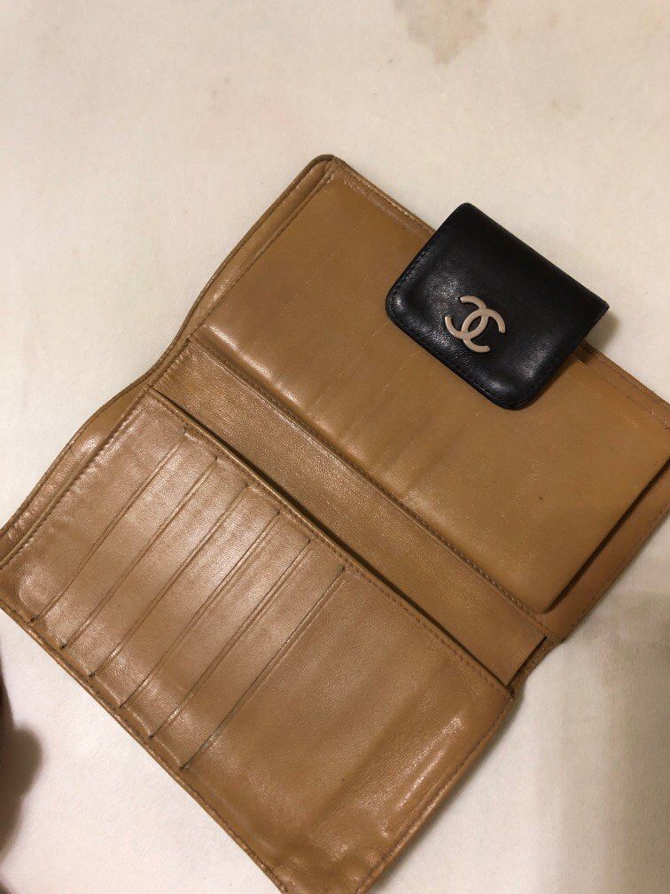 Authentic Chanel Wallet (Category: Luxury Bags & Wallets) located in Manila. Submitted by simplestform (Listing ID 1350489617, Image 2). Description: Vintage Lambskin.
