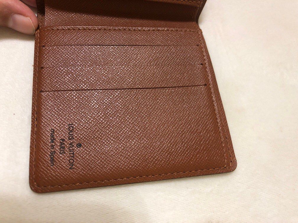 Authentic Louis Vuitton Men’s Wallet (Category: Luxury Bags & Wallets) located in Manila. Submitted by simplestform (Listing ID 1350489045, Image 2). Description: .