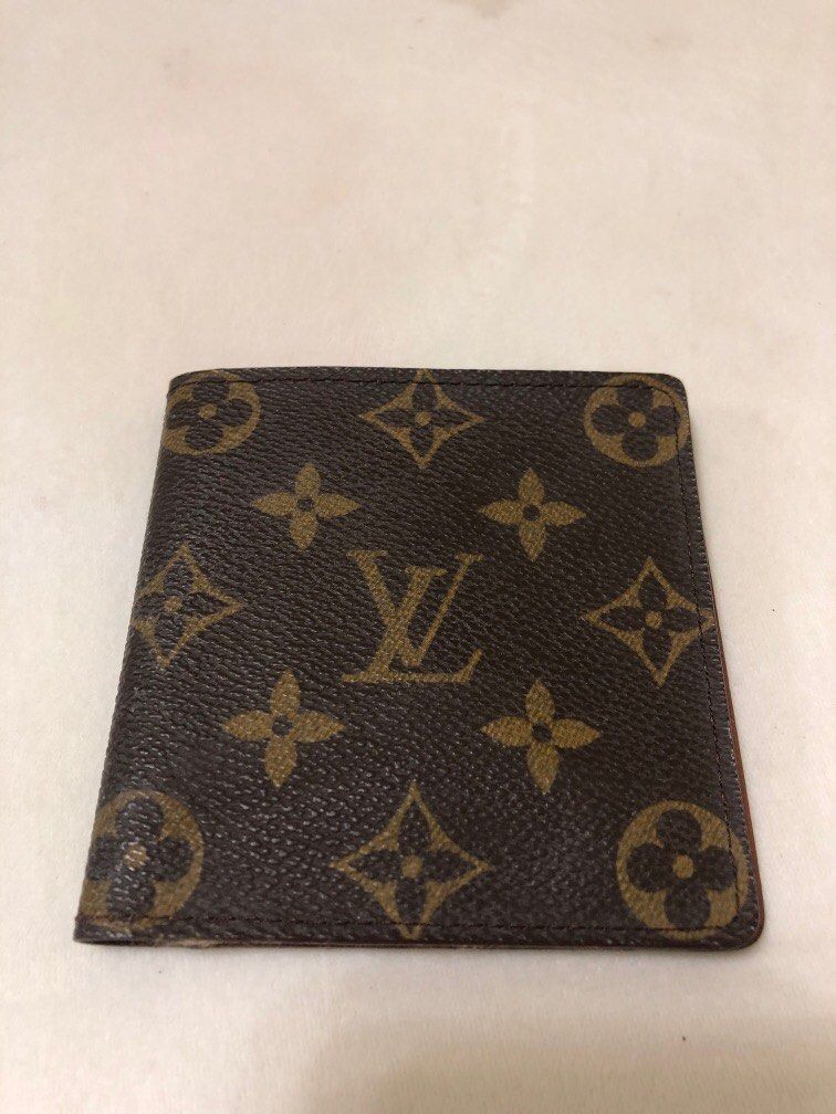 Authentic Louis Vuitton Men’s Wallet (Category: Luxury Bags & Wallets) located in Manila. Submitted by simplestform (Listing ID 1350489045, Image 1). Description: .