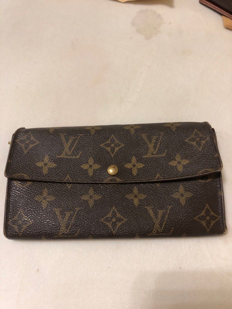 Authentic LV Wallet (Category: Luxury Bags & Wallets) located in Manila. Submitted by simplestform (Listing ID 1265682225, Image 1). Description: Authentic Has flaws but still good for daily use Date code TH0050 (produced in May 2000 in France).
