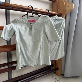 (Category: ) located in . Submitted by wardrobe_cleaner (Listing ID 1350472250, Image 1). Description: .