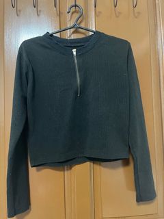 (Category: ) located in . Submitted by declutter.clothes (Listing ID 1350386966, Image 1). Description: .