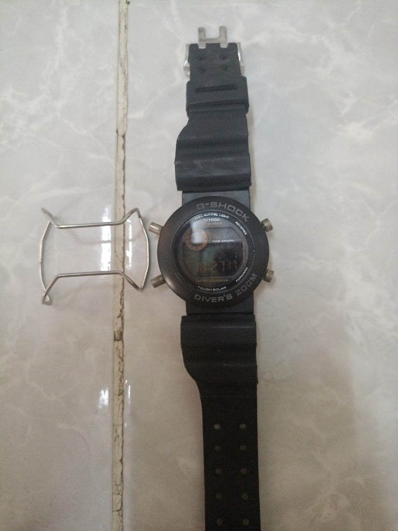 Casio g shock (Category: Watches) located in Johor Bahru. Submitted by m.arifrahim (Listing ID 1350471885, Image 1). Description: barang copy AAA bukan ori yer asalnya frogman tp cover dy ilang so jadi togel gitu, free besi tu skali.