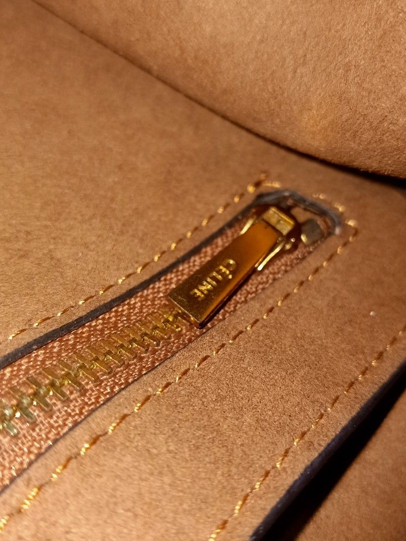 Celine bucket bag (Category: Luxury Bags & Wallets) located in Luisiana. Submitted by sahayamay77 (Listing ID 1350509403, Image 3). Description: celine leather bag coded issue- hardware has tarnish and one is replacement As is.