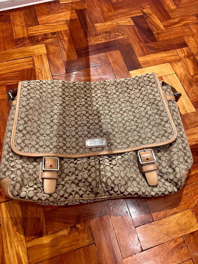 Coach Messenger/Laptop Bag (Category: Laptop Bags & Sleeves) located in Bacoor. Submitted by hundeclutters (Listing ID 1350467265, Image 1). Description: Coach Messenger Bag LOTS of compartments Friend sold this to me and I had it dry cleaned Fits laptop and perfect for office 💼💻 Laptop sleeve in another listing, let me know if you want to get both :) RFS: Need 💰.