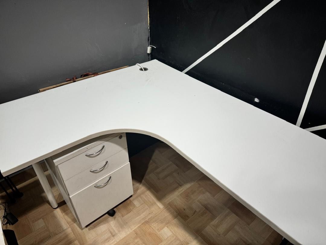 Computer study table (Category: Tables & Sets) located in Subang Jaya. Submitted by prahveen (Listing ID 1350447980, Image 3). Description: These photos are of it fixed. Will be sold dismantled L - 65 inch W - 50inch.