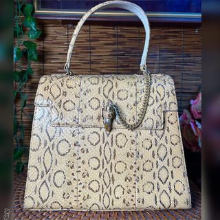 (Category: ) located in . Submitted by whatsinmyclosett (Listing ID 1350405382, Image 1). Description: .