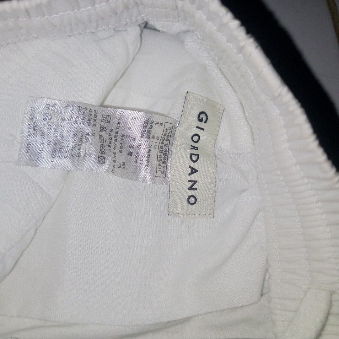 Gordiano White short (Category: Shorts) located in Tagum. Submitted by nosfe (Listing ID 1350481433, Image 3). Description: Stretchable w29-32 l18 Washable stain Excellent condition.