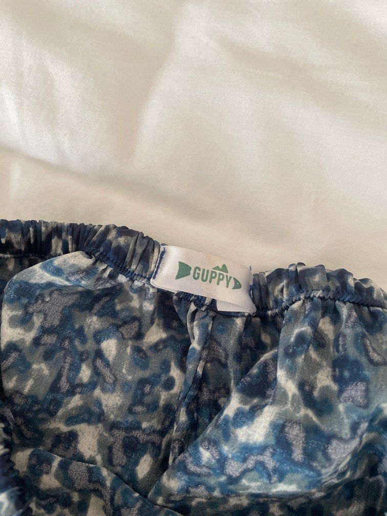 Guppy PH Beach Tube Top (Category: Sleeveless) located in San Pedro. Submitted by denise__99 (Listing ID 1350430512, Image 2). Description: Impulse buy HAHA i have so much beach tops na Never used This one’s material seems like it would dry easily so perf for the beach! Garterized! Local brand.