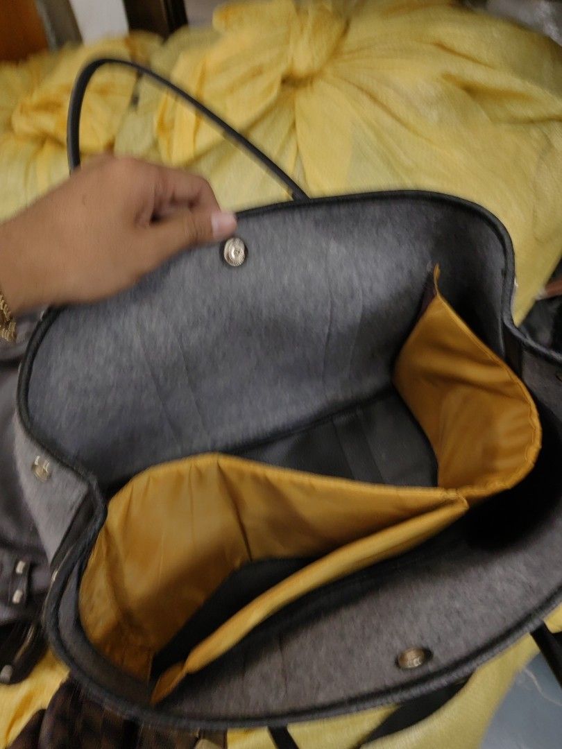 HERMES (Category: Luxury Bags & Wallets) located in Davao. Submitted by daneyvintage (Listing ID 1350508011, Image 3). Description: issue sign of usage ganda pa japan source.