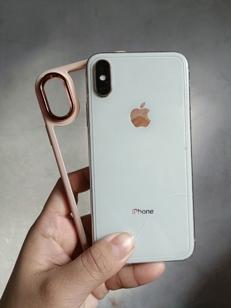 iPhone X (Category: iPhone X Series) located in Quezon City. Submitted by chel2704 (Listing ID 1350465214, Image 2). Description: FOR SALE ONLY IPHONE X 256GB UNIT/CASE ONLY. •256GB •100% BH •16.7 IOS VER. •ANY SIM WILL DO •UNLI RESET MAIN ISSUE: NO TRUETONE, NO FACE ID..