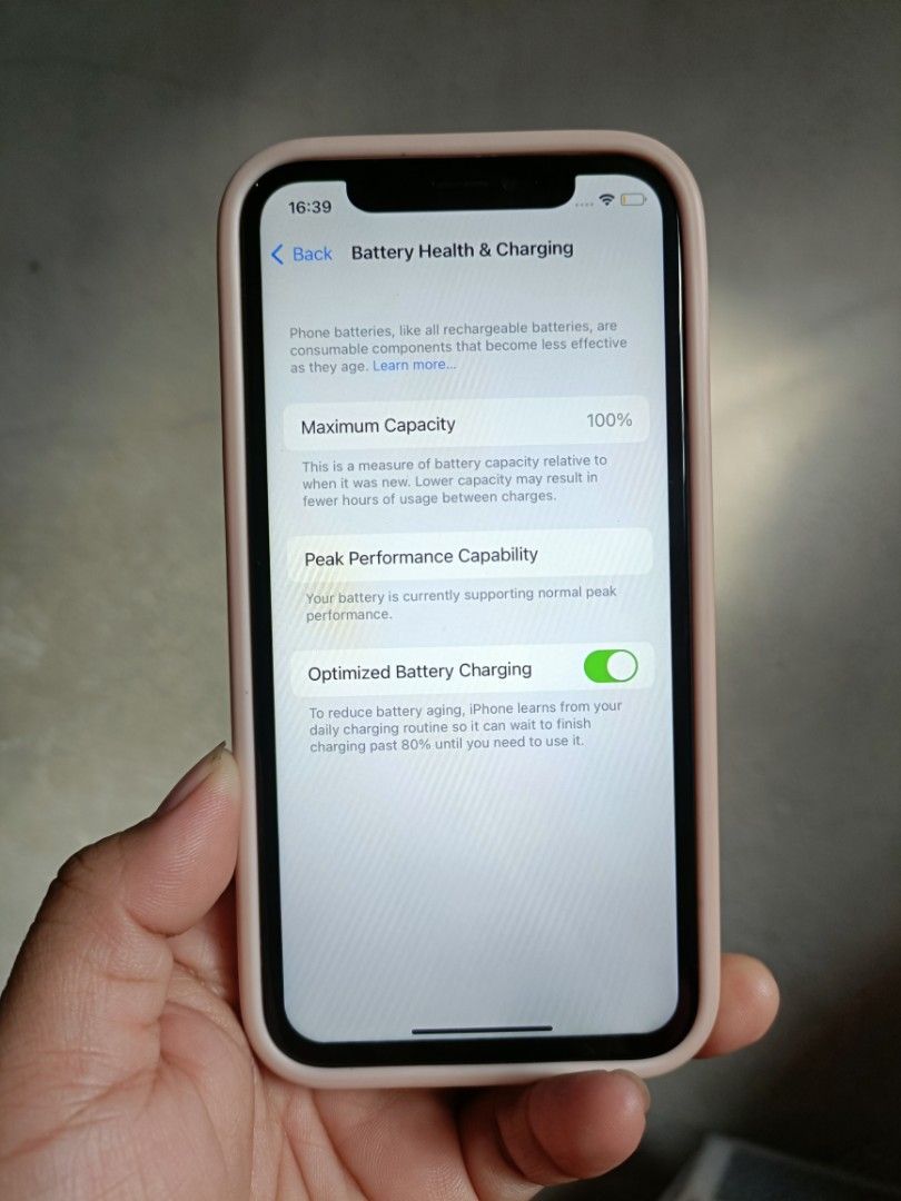iPhone X (Category: iPhone X Series) located in Quezon City. Submitted by chel2704 (Listing ID 1350465214, Image 3). Description: FOR SALE ONLY IPHONE X 256GB UNIT/CASE ONLY. •256GB •100% BH •16.7 IOS VER. •ANY SIM WILL DO •UNLI RESET MAIN ISSUE: NO TRUETONE, NO FACE ID..