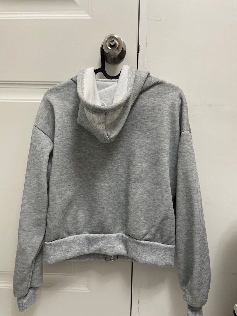 Jacket （分類：外套及戶外衣服）位於 Hong Kong。 由 mehiko 提交（商品編號 1350485157，圖片 3）。簡介： Got it from a local shop don’t like the fit on me. Its thin but material is warm 。