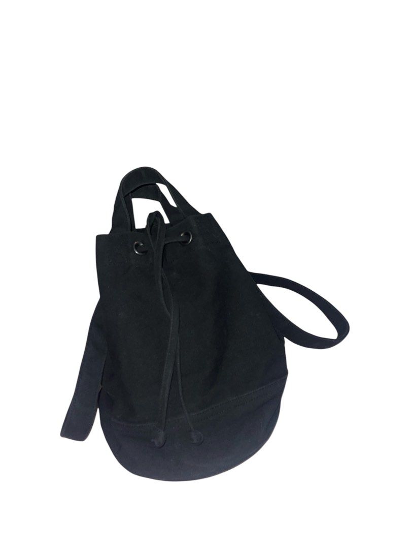 Kangol two way bucket sling bag (Category: Luxury Bags & Wallets) located in Ozamiz City. Submitted by thriftydub8 (Listing ID 1350541125, Image 3). Description: +Sf.