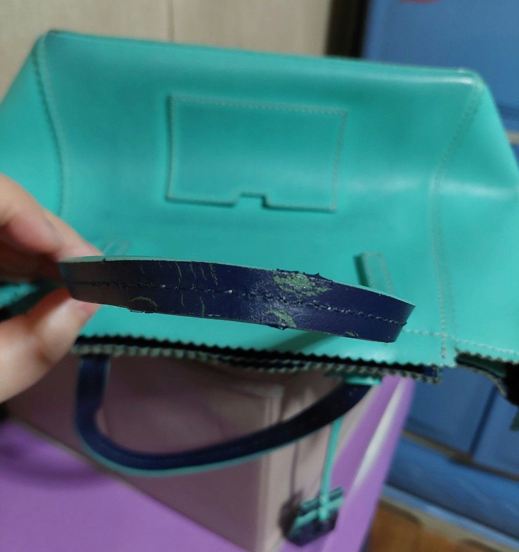 Rush Sale! Kate Spade Bag (Category: Luxury Bags & Wallets) located in Quezon City. Submitted by ayctata08 (Listing ID 1350399029, Image 3). Description: ● Decluttering- naka store lang sa cabinet ● Authentic ● no inclusions ● size: L- 8in. W- 9.5in..