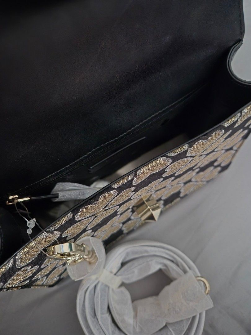 Kate Spade Bag (Category: Luxury Bags & Wallets) located in San Jose. Submitted by nova2023 (Listing ID 1350482397, Image 3). Description: .