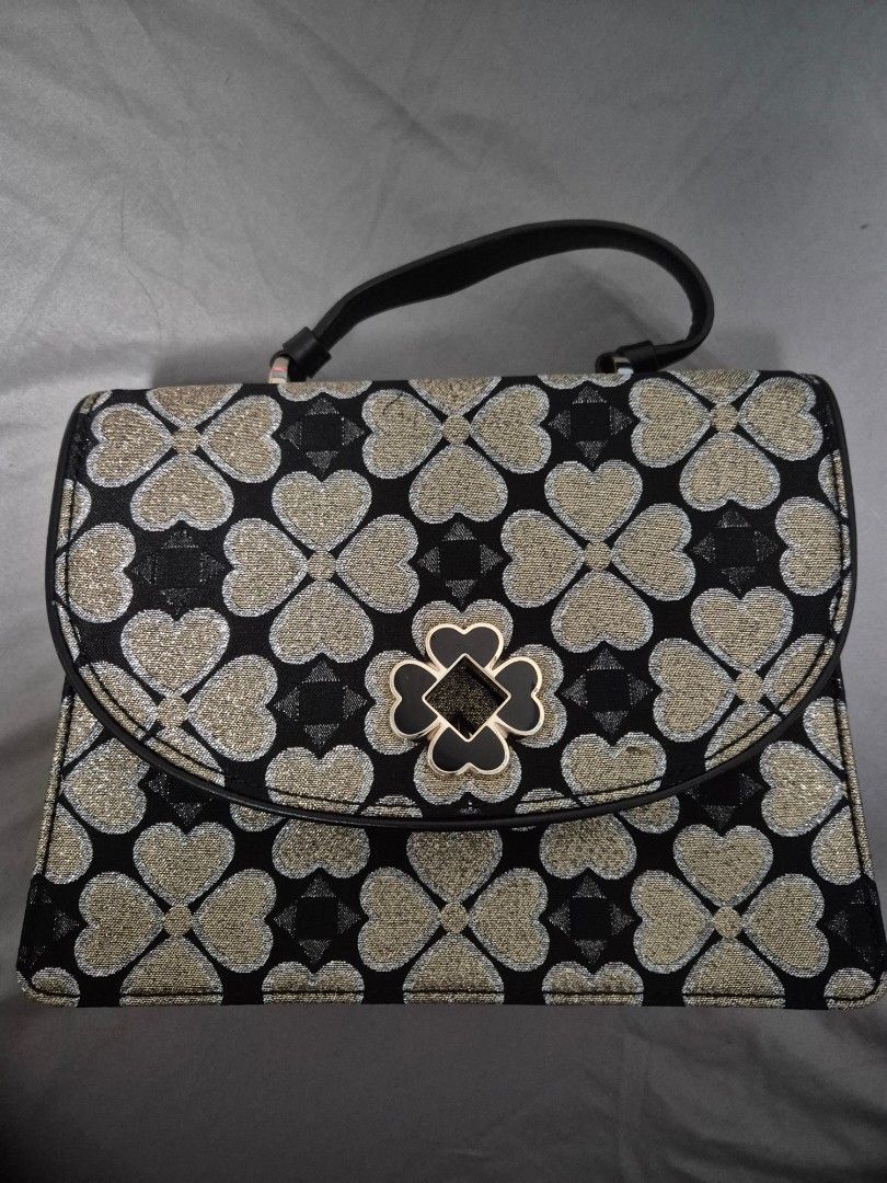 Kate Spade Bag (Category: Luxury Bags & Wallets) located in San Jose. Submitted by nova2023 (Listing ID 1350482397, Image 1). Description: .