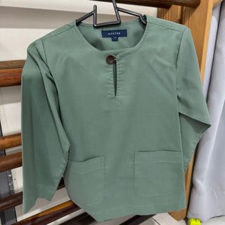 (Category: ) located in . Submitted by wardrobe_cleaner (Listing ID 1350520632, Image 1). Description: .