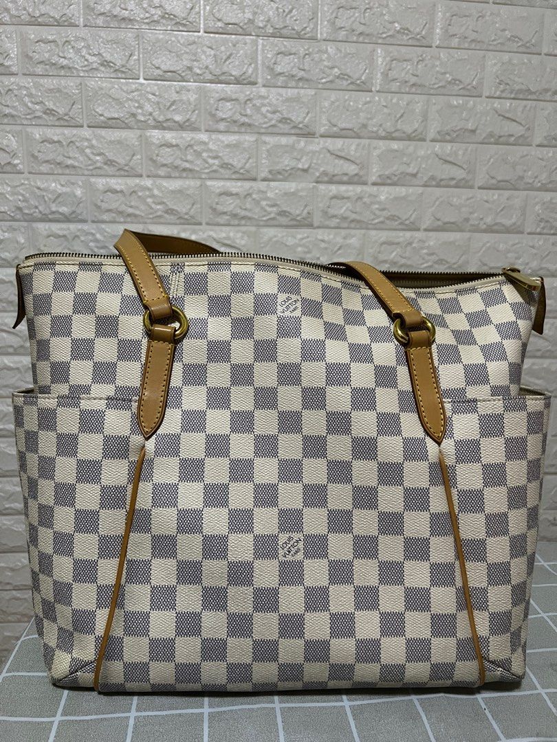 Louis Vuitton Damier Azur Totally PM Bag Authentic Original (Category: Luxury Bags & Wallets) located in Pasig City. Submitted by playboirocky (Listing ID 1350483797, Image 1). Description: With receipt and dust bag - Bought it from Louis Vuitton Singapore Orchard Road rfs: emergency, need funds.