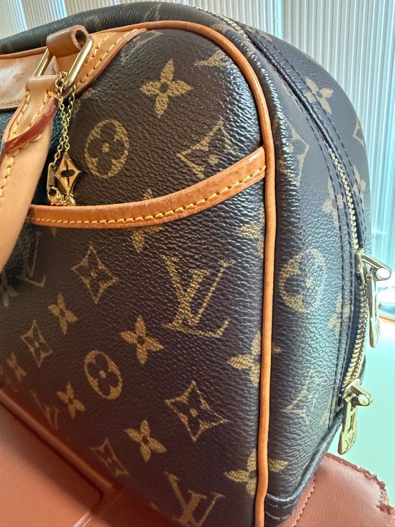 LV Trouville (Category: Luxury Bags & Wallets) located in Pasig City. Submitted by ellainegy (Listing ID 1350401545, Image 2). Description: Authentic LV Trouville Rank AB for With code Classic fave LV.