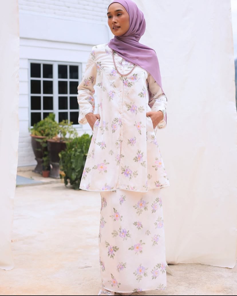 Misslilyshop RAYA COLLECTION : Raisa baju kurung pahang in Iris, Women ...
