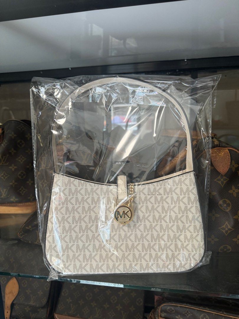 MK kili bag (Category: Luxury Bags & Wallets) located in Manila. Submitted by raila.bags (Listing ID 1350409769, Image 1). Description: ORIG BRAND NEW ‼️‼️.