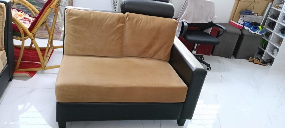 Modular sofa set (Category: Sofas) located in Singapore. Submitted by probabilis_somnium (Listing ID 1350479212, Image 2). Description: Pristine condition, 4 seats modular sofa with ottoman 4 seater can be changed to 2 seater x2 or day bed.