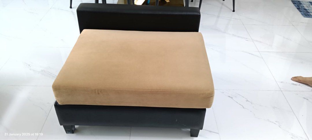 Modular sofa set (Category: Sofas) located in Singapore. Submitted by probabilis_somnium (Listing ID 1350479212, Image 3). Description: Pristine condition, 4 seats modular sofa with ottoman 4 seater can be changed to 2 seater x2 or day bed.